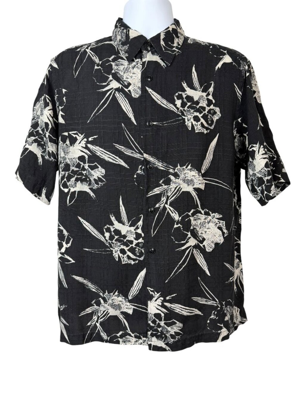 Claiborne Men's Large Black Silk Hawaiian Floral Short Sleeve Shirt
